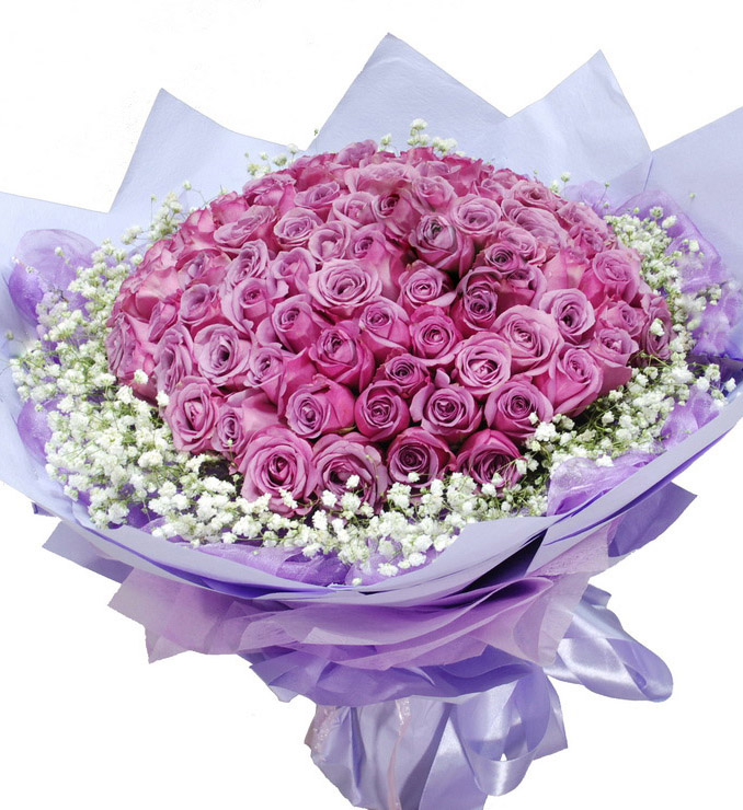 浪漫恋情-99枝紫玫瑰组成圆形，满天星搭配