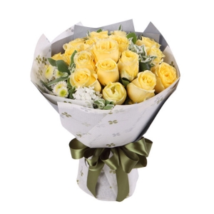 美丽时光-19枝黄玫瑰 搭配适量白色小菊、石竹梅、叶上花