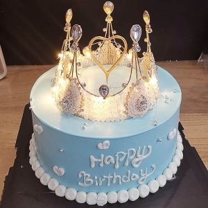 皇冠公主-水果夹心奶油蛋糕，奶油裱花，皇冠、发光灯带一条