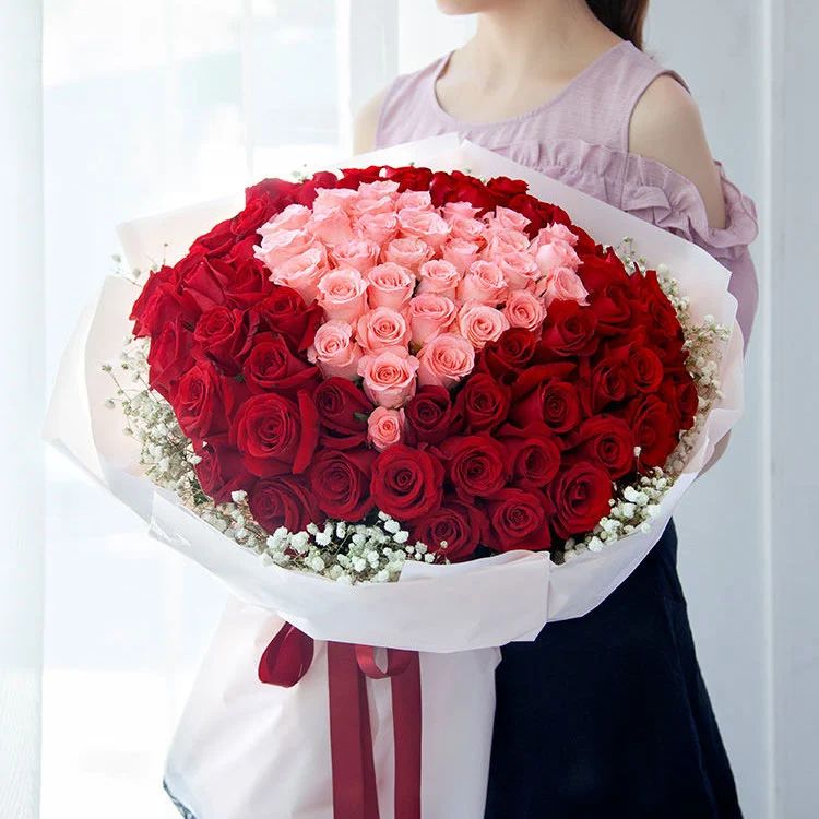 七夕情人节送女生：红玫瑰、粉玫瑰、香槟玫瑰、蓝玫瑰、康乃馨、百合花、满天星，订花微信1260198111为你推荐
