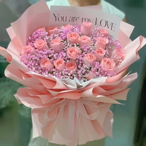 恋恋风华 -19朵戴安娜粉玫瑰，粉色满天星间插丰满。