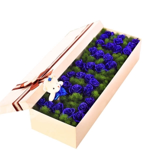 LOVE花盒-33枝蓝色妖姬玫瑰组成的LOVE字样代表你是我三生三世的爱恋