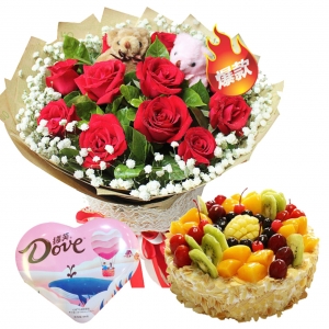 纯纯爱恋-11枝红玫瑰搭配绿叶，满天星，随机赠送2只小熊+8寸水果蛋糕+德芙巧克力心形礼盒