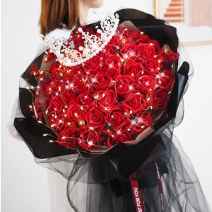 我的女王-51朵红色玫瑰花满天星花束鲜花情人节礼物生日礼物纪念日求婚表白花店送老婆送女友