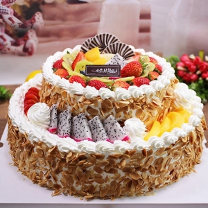 热情水果-双层水果鲜奶蛋糕，表层时令水果装饰。