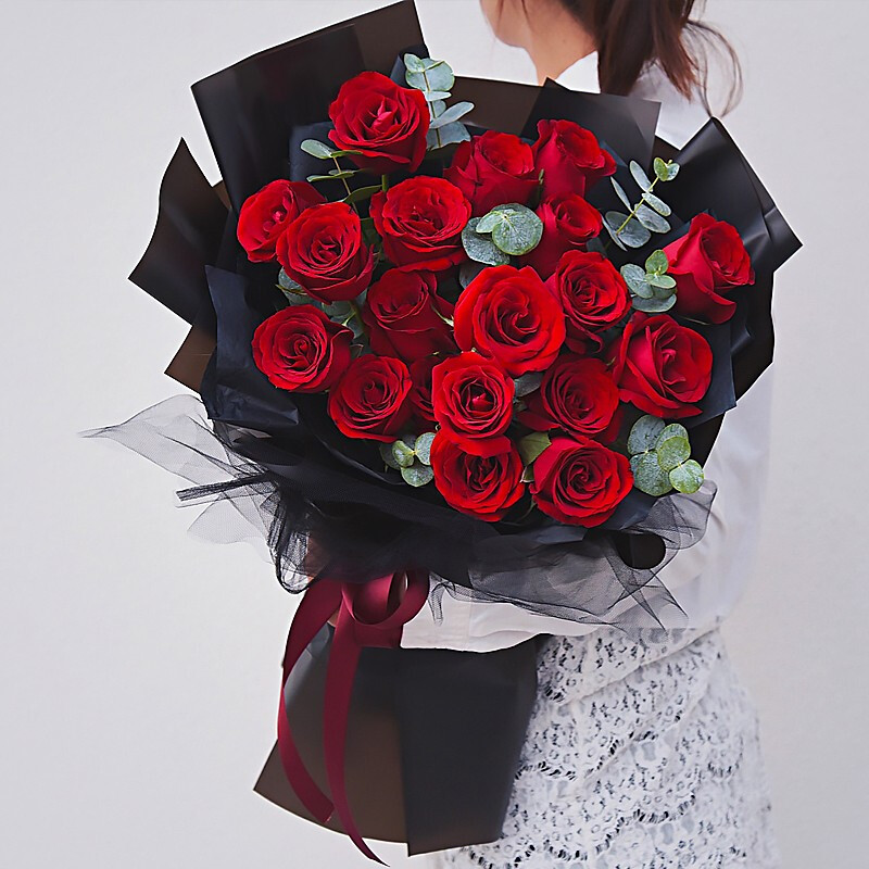 心头挚爱-七夕情人节鲜花速递19朵红玫瑰搭配尤加利