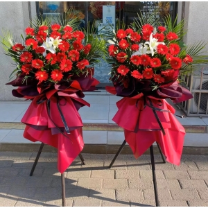 大吉大利（单个价）-26朵弗朗花2朵百合，其它绿叶点缀