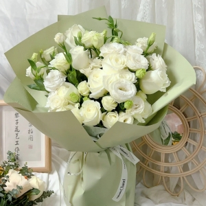 青春韶华——11朵白玫瑰+9支桔梗