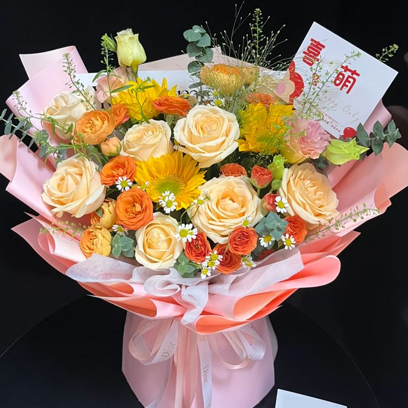 你的微笑-9朵香槟玫瑰,3支向日葵,2支粉桔梗,5支橙芭比,喷泉草尤加利间插