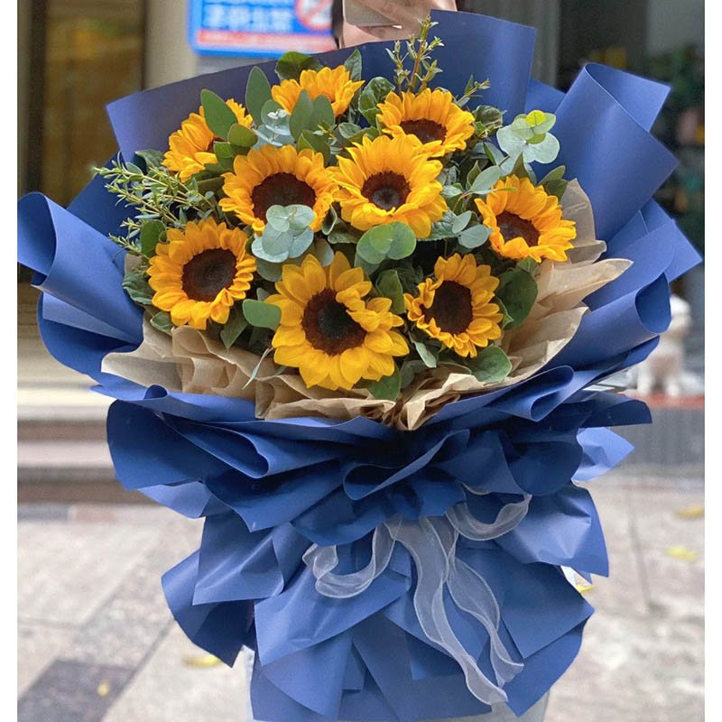 深海童话-9支向日葵花束,尤加利叶装饰