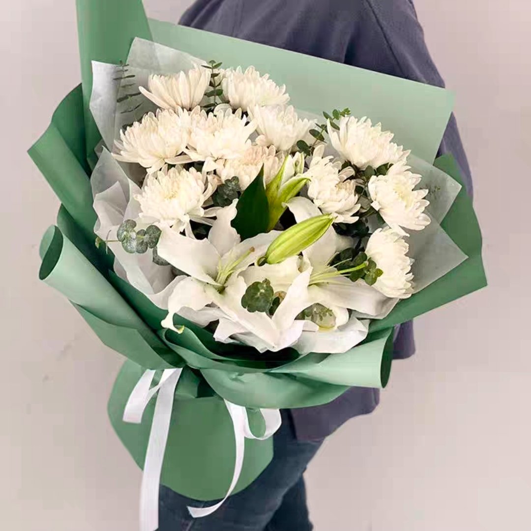 永远怀恋/11朵白菊花+3朵百合花精美花束包装 014