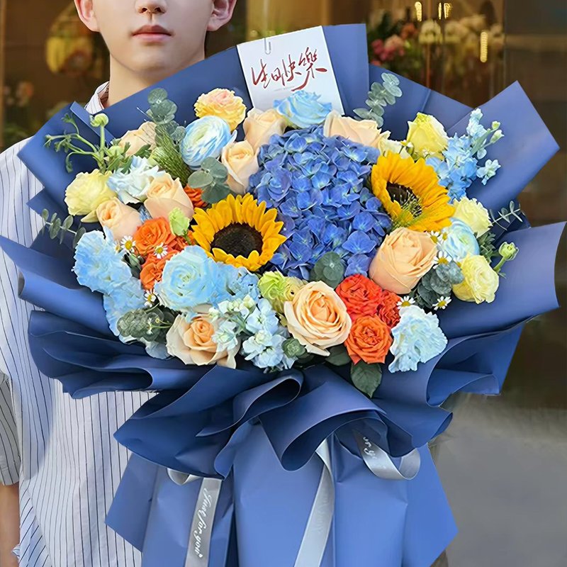 灿若朝夕-9枝香槟，2枝向日葵，1枝蓝色绣球，3枝碎冰蓝桔梗，2枝碎冰蓝紫罗兰，2枝香槟桔梗，洋甘菊、喷泉草、尤加利间插 - 爱花客同城送花鲜花礼品