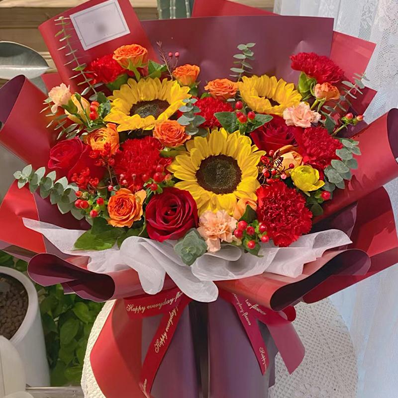 好运陪伴-6支红康，3支粉康馨，3朵红玫瑰，3朵向日葵，3枝多头橙色芭比，尤加利叶、红豆、澳洲腊梅点缀